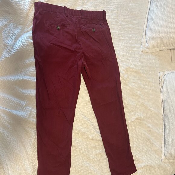 Tommy Hilfiger Men's Custom Fit Chino Pants in Wine 31 x 32 - Picture 3 of 4